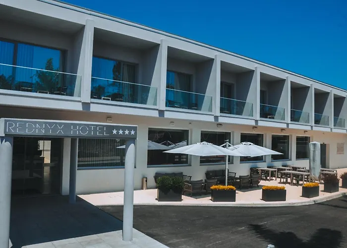 Rednyx فندق 4*